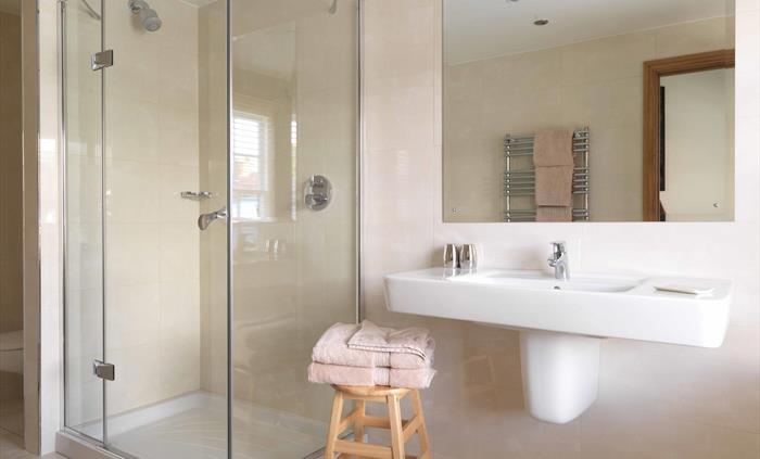 Ensuite bathroom |